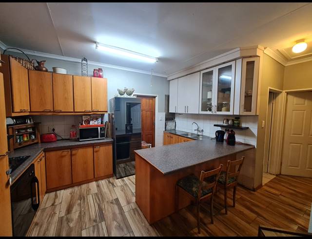 3 BEDROOM TOWNHOUSE TO LET IN LANGENHOVENPARK